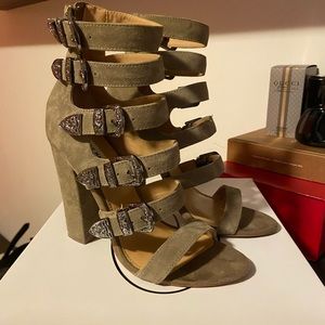 Steve Madden Taren Taupe Heels (sz. 8.5)